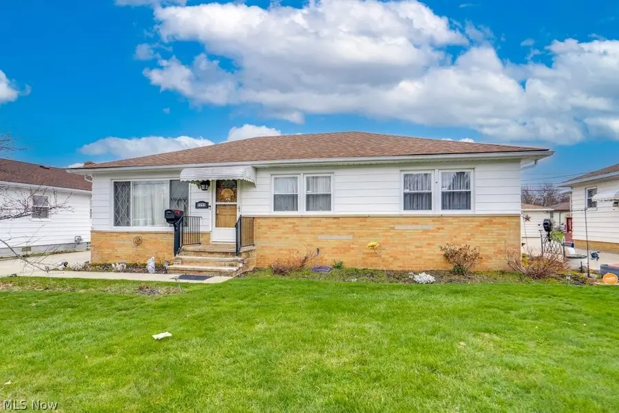 7295 Oakwood Road, Parma, OH 44130 - #2