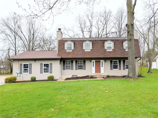 3049 Thornton Nw Street, North Canton, OH 44720