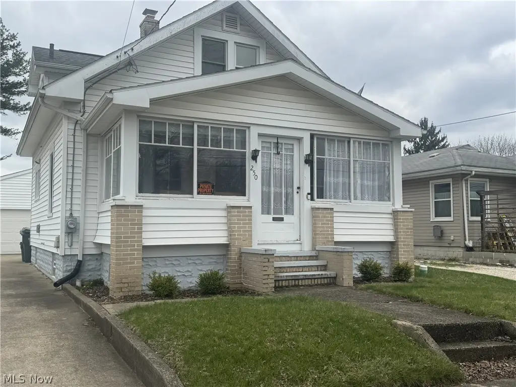 250 29th Nw Street, Barberton, OH 44203 - #1