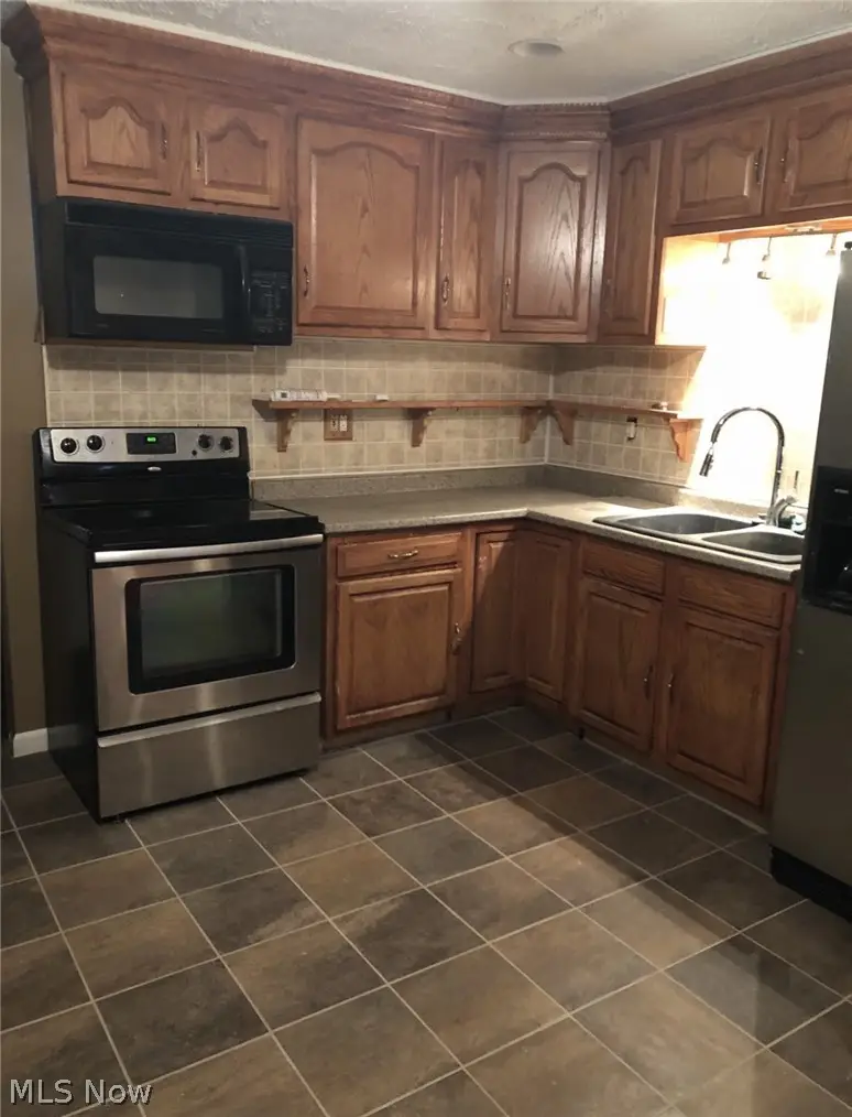 1707 Deerfield Sw Avenue, Warren, OH 44485 - #2