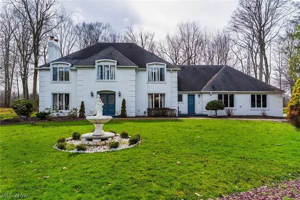 1969 Twin Oaks Drive, Girard, OH 44420