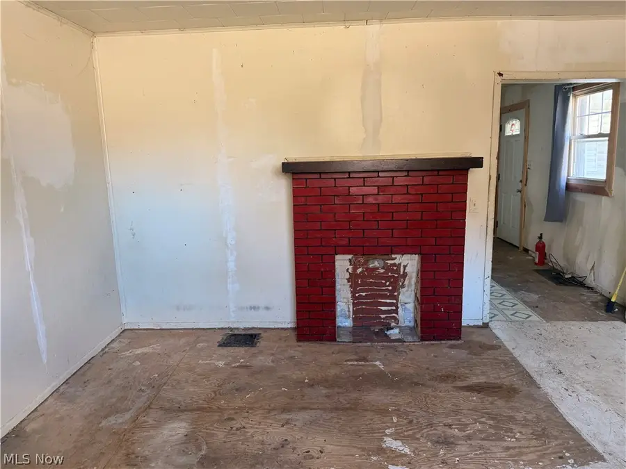 204 Trenton Avenue, Uhrichsville, OH 44683 - #3