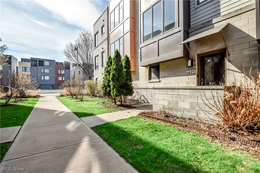 1425 Lindazzo Avenue, Cleveland, OH 44114 - #2