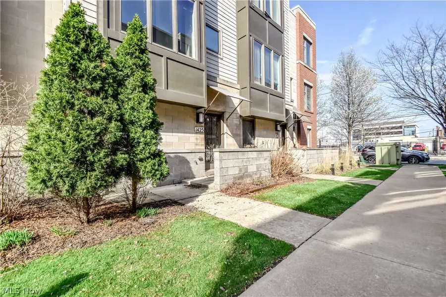 1425 Lindazzo Avenue, Cleveland, OH 44114 - #3