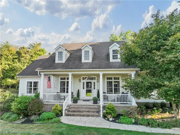 2011 E Swan Lake Circle, Kent, OH 44240