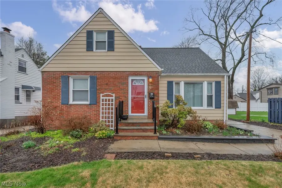 174 E 286th Street, Willowick, OH 44095 - #2