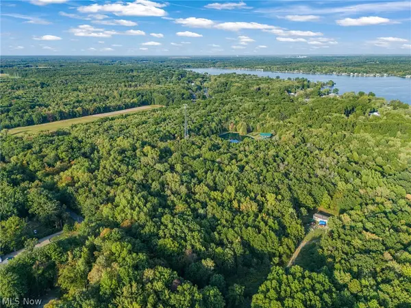 1135 N Mahoning Portage Co Line Road, Lake Milton, OH 44429