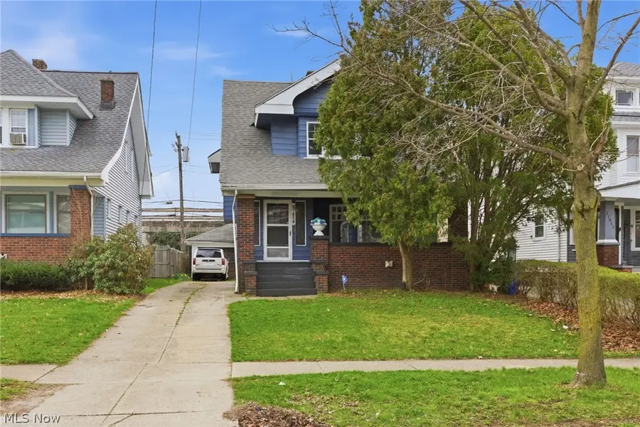 11816 Buckingham Avenue, Cleveland, OH 44120 - #3