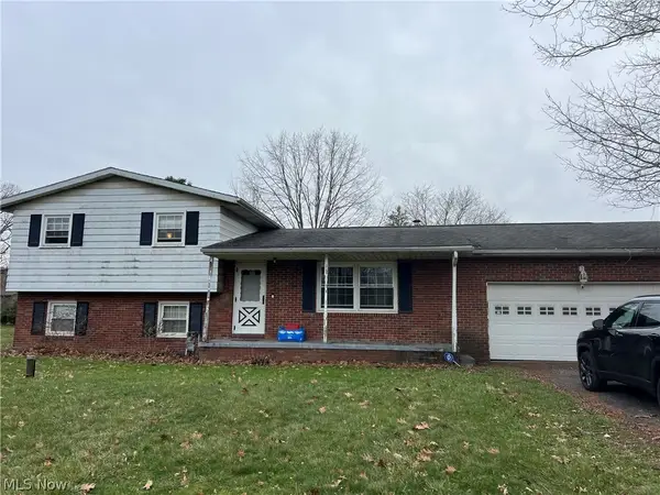1232 Canyon Ne Street, Uniontown, OH 44685