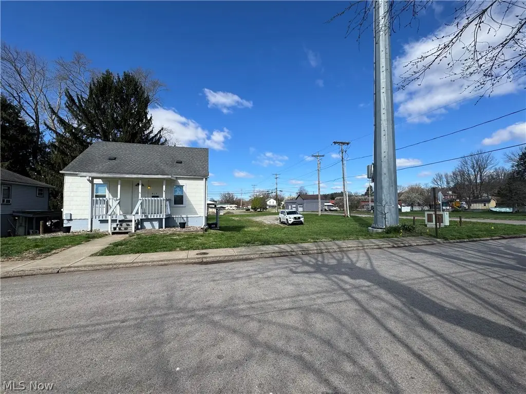 617 Florence Street, Belpre, OH 45714 - #1