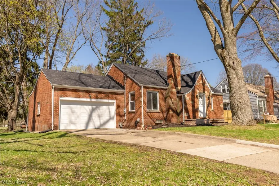 1521 Edgemoor Avenue, Akron, OH 44313 - #2