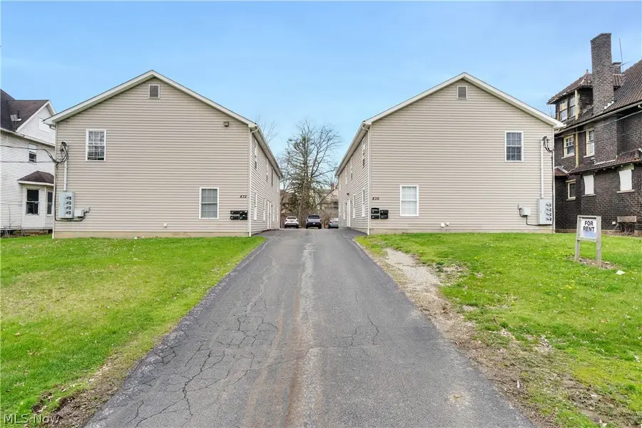 832 Michigan Avenue, Youngstown, OH 44504 - #3