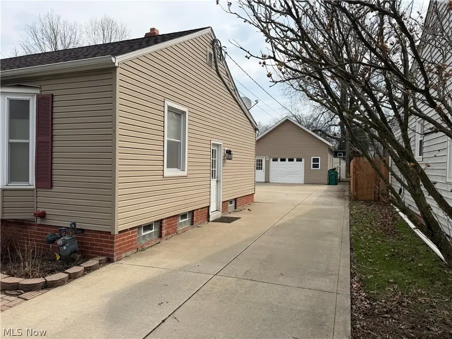 8141 Dartmoor Road, Mentor, OH 44060 - #2