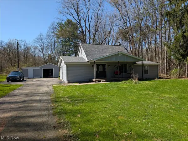 3032 Bell Wick Rd, Hubbard, OH 44425