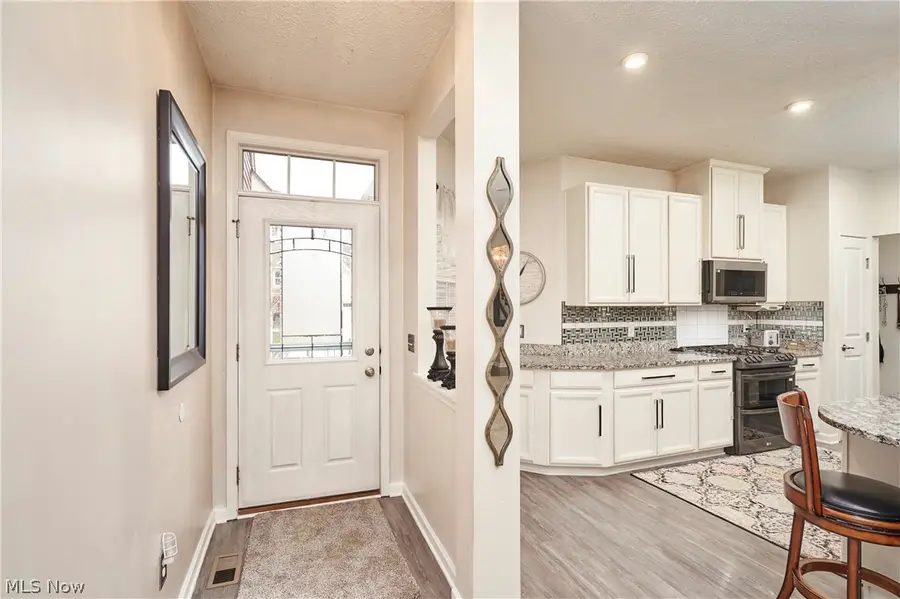 3198 Old Mill Drive, Cuyahoga Falls, OH 44223 - #3