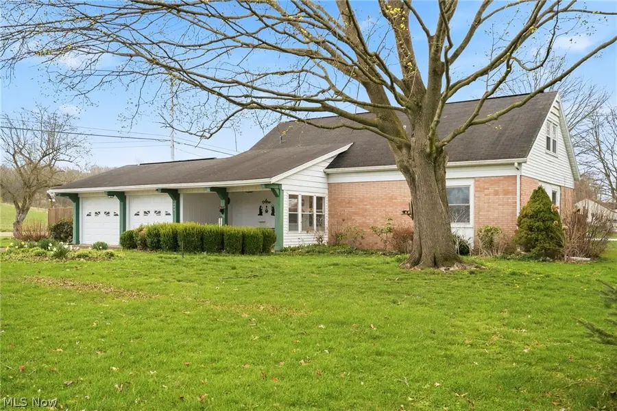 890 Huffman Ne Square, Bolivar, OH 44612 - #2