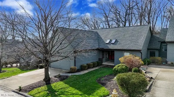 9096 Woodcrest Drive, Brecksville, OH 44141