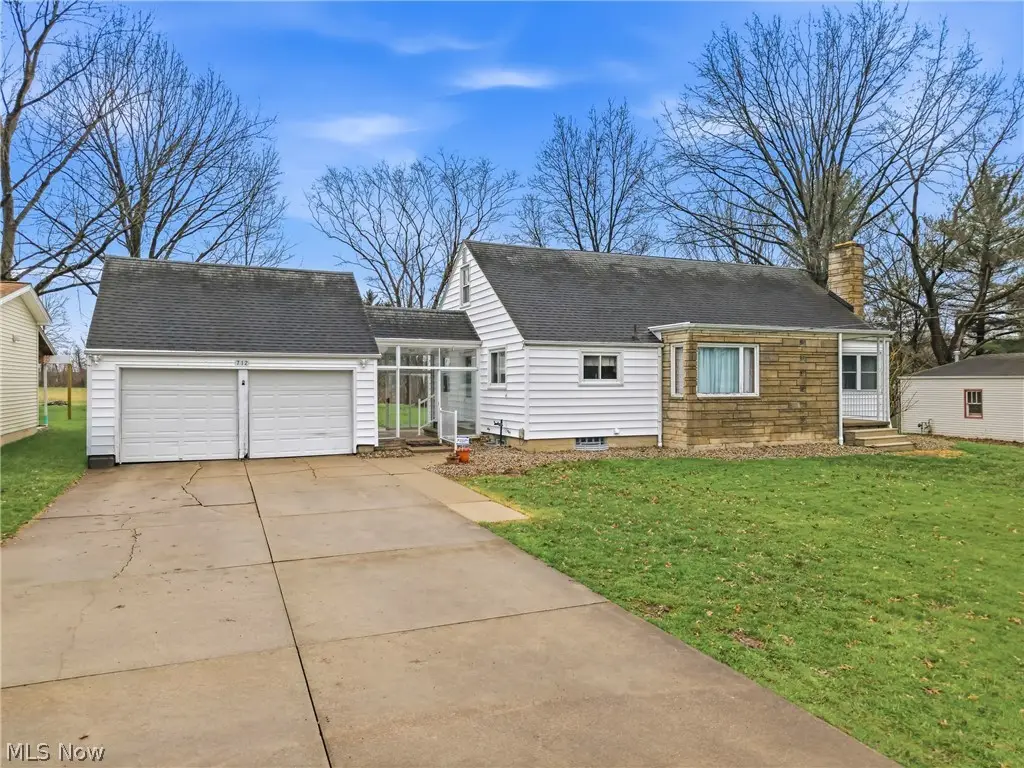 712 Champion E Avenue, Warren, OH 44483 - #1