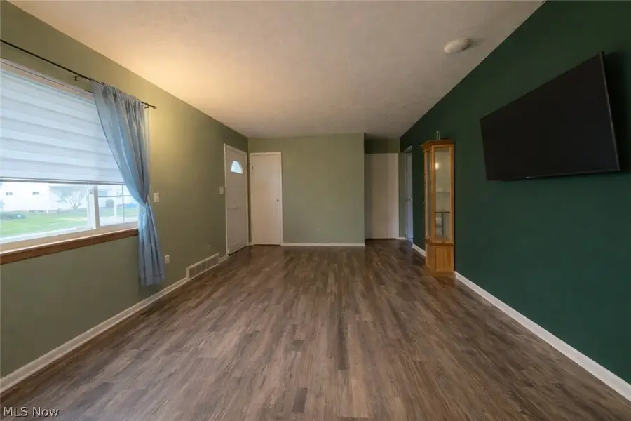 30405 Vineyard Road, Willowick, OH 44095 - #3
