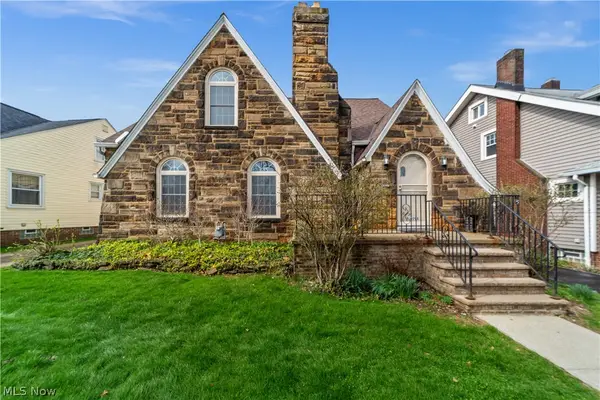 6098 Manchester Road, Parma, OH 44129