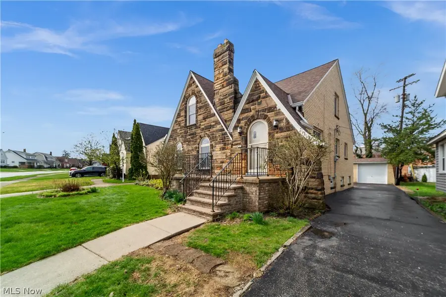 6098 Manchester Road, Parma, OH 44129 - #2