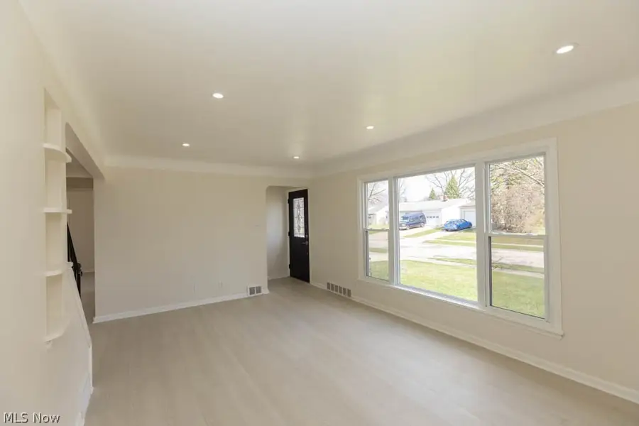 1722 Hawthorne Drive, Mayfield Heights, OH 44124 - #2