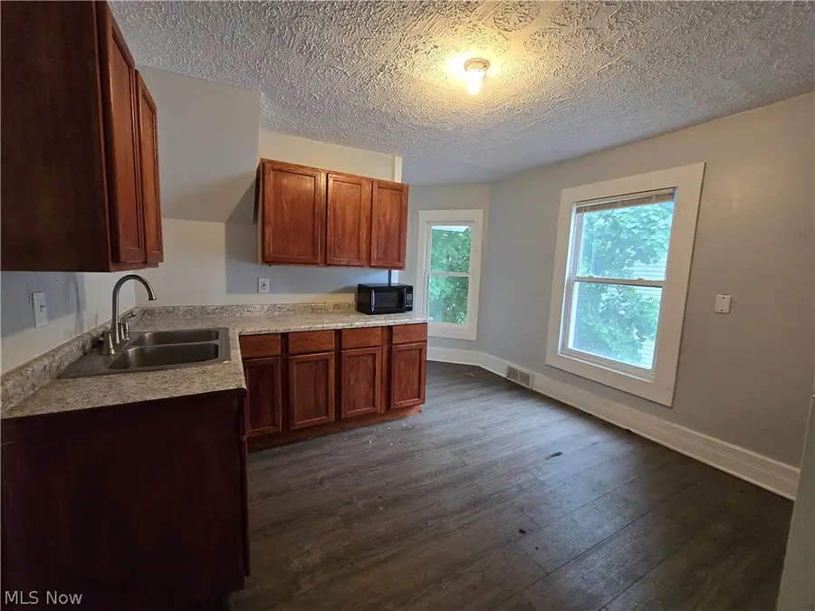 1412 Woodland Nw Avenue, Canton, OH 44703 - #3