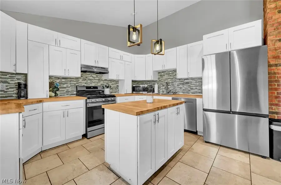 6487 Kingsdale Boulevard, Parma Heights, OH 44130 - #3