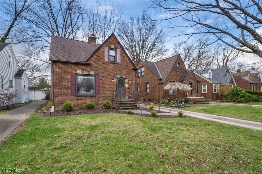 16209 Elsienna Avenue, Cleveland, OH 44135 - #3