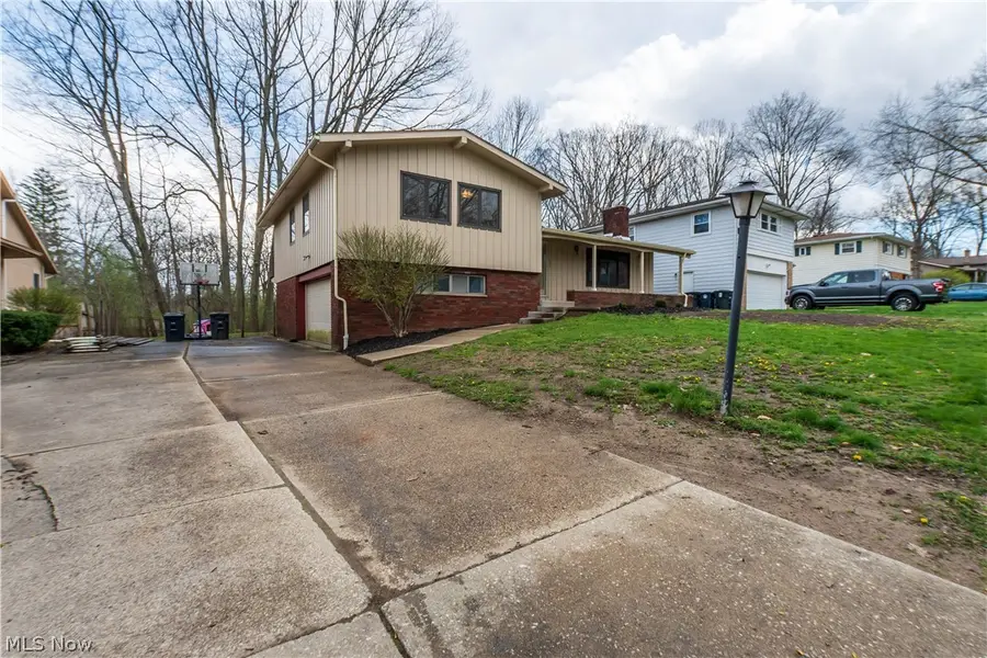 887 Delaware Avenue, Akron, OH 44303 - #3