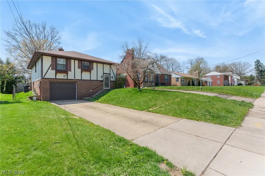 208 Bonnett Sw Street, North Canton, OH 44720 - #2