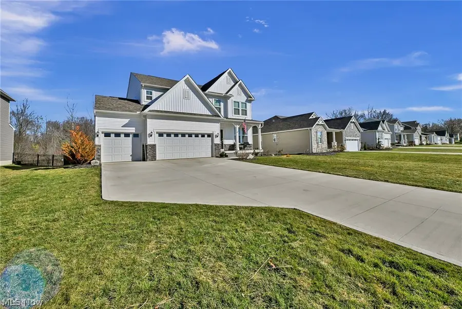 180 Country Meadow Lane, Wadsworth, OH 44281 - #2