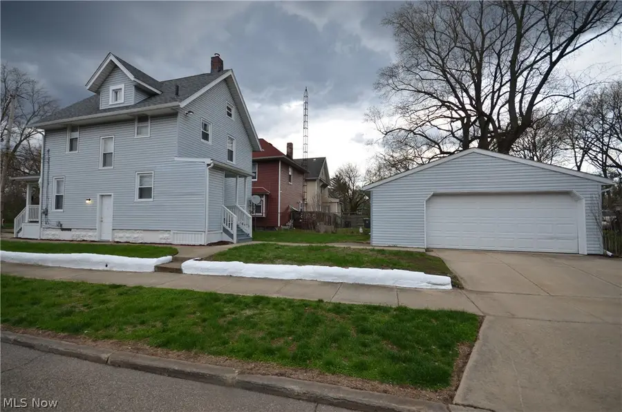 486 Howe Street, Akron, OH 44307 - #3