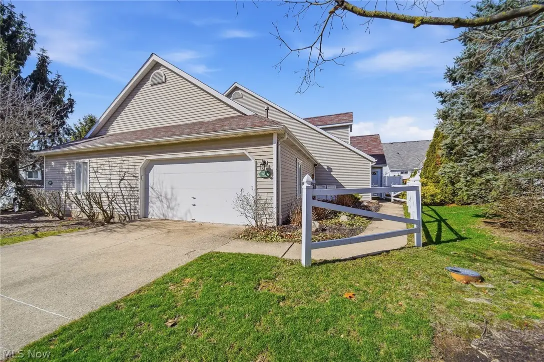 762 Hunters Trail #105, Akron, OH 44313 - #1