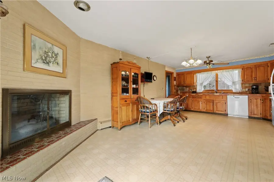 14560 Cenfield Ne Street, Alliance, OH 44601 - #3