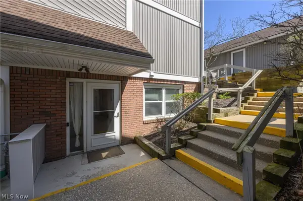 243 Portage Lakes Drive #E, Akron, OH 44319