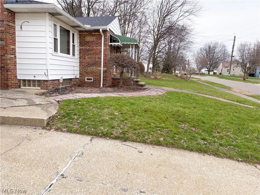 1528 Hammel Street, Akron, OH 44306 - #3