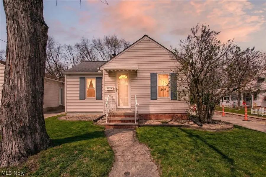 10004 Manoa Avenue, Brooklyn, OH 44144 - #2