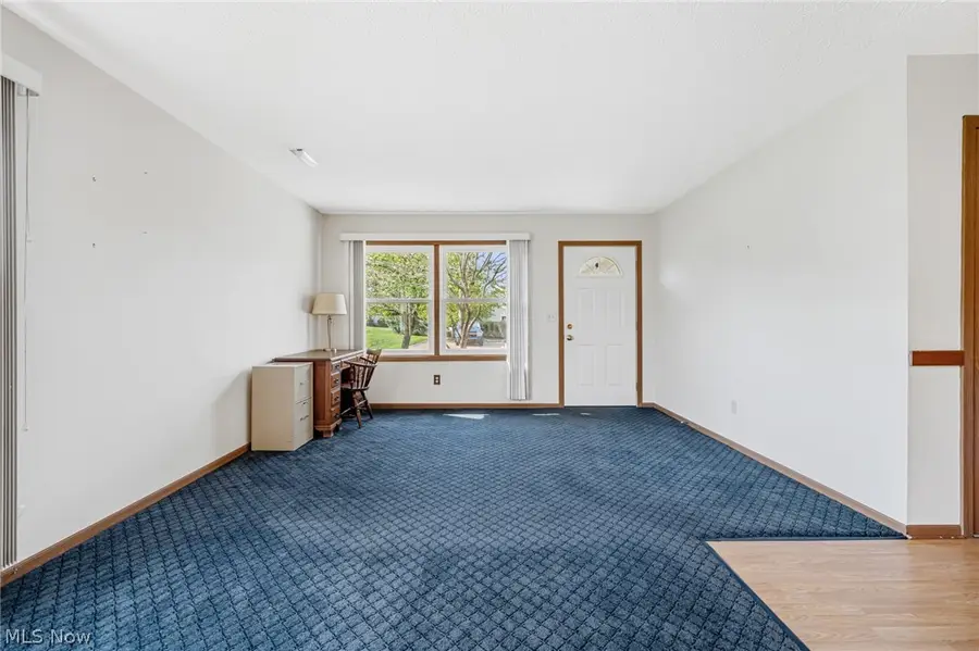 305 Holly Place, Barberton, OH 44203 - #3