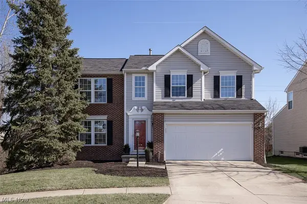 887 Woodfield Lane, Brunswick, OH 44212