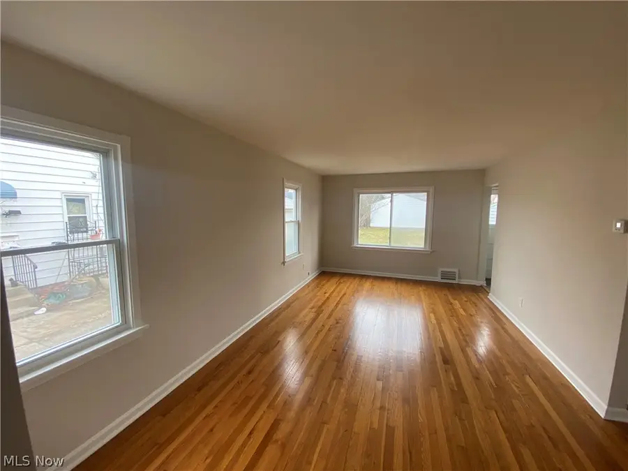 805 E 254th Street, Euclid, OH 44132 - #3