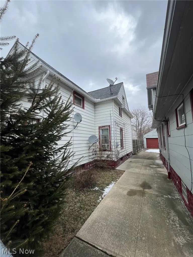 465 E 142nd Street, Cleveland, OH 44110 - #3