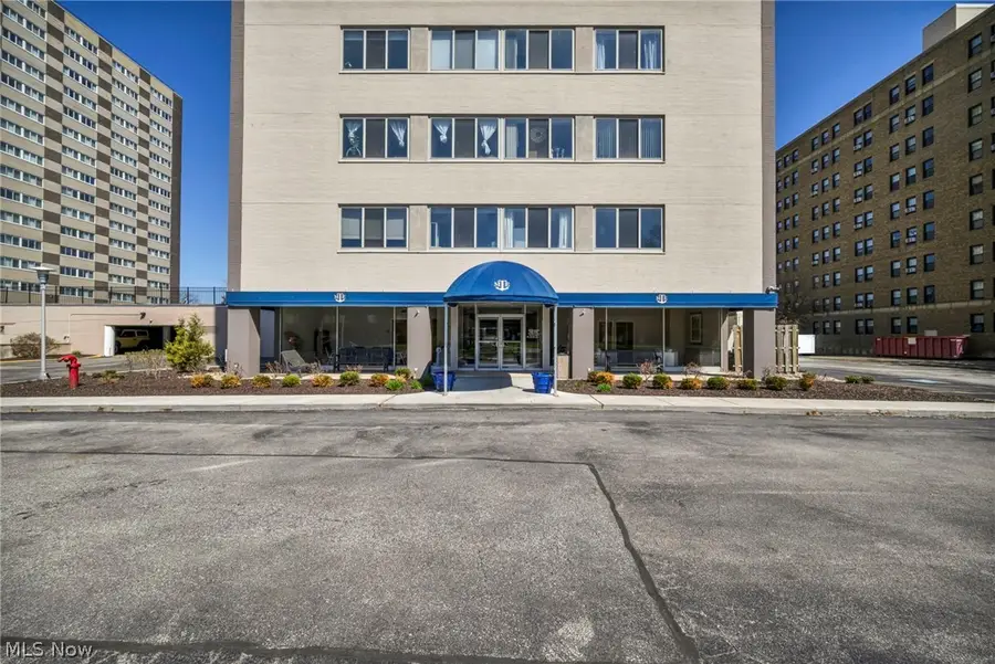 12520 Edgewater Drive #806, Lakewood, OH 44107 - #3