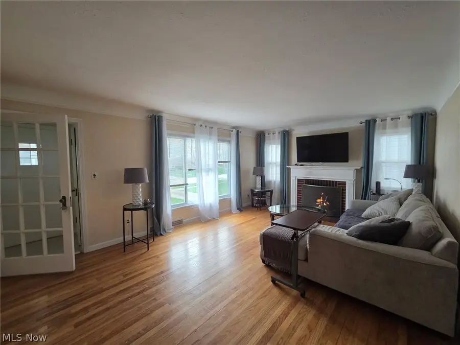 1520 Jaeger Drive, Lyndhurst, OH 44124 - #2