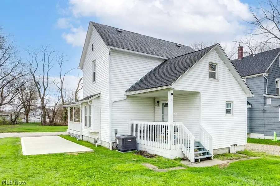 76 16th Nw Street, Barberton, OH 44203 - #2