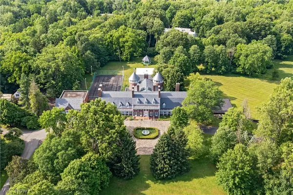 3450 Roundwood Road, Hunting Valley, OH 44022