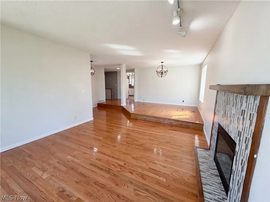 7049 Woodland Avenue, Chagrin Falls, OH 44023 - #3