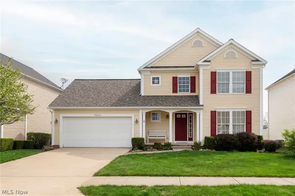 37049 Chaddwyck Lane, North Ridgeville, OH 44039