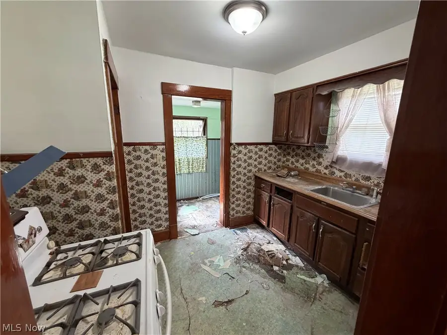 836 Stiles Avenue, Youngstown, OH 44505 - #3