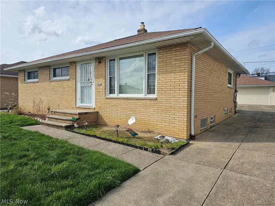 15413 Shirley Avenue, Maple Heights, OH 44137 - #2